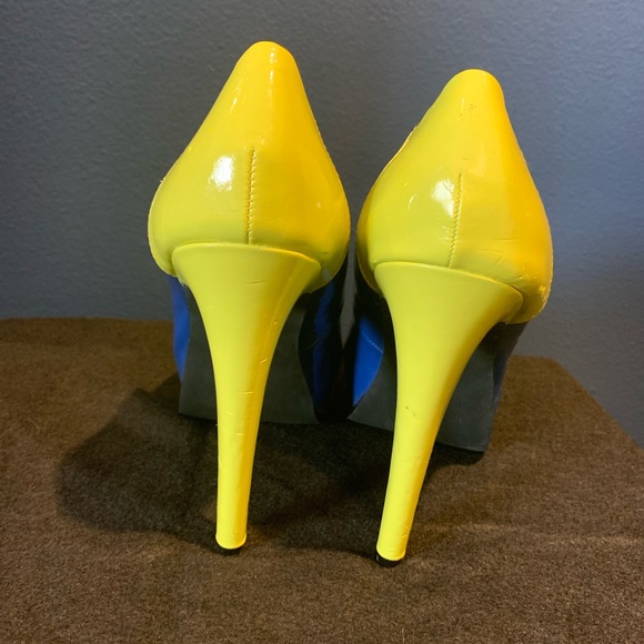 Vera Wang Colorblock Platform High Heels - Picture 3 of 8